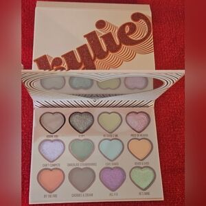 New Kylie Cosmetics Valentine's Limited Edition Eyeshadow Palette